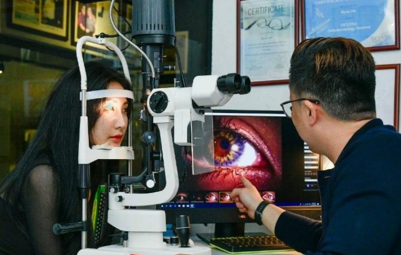 Optometrist Contact Lenses testing