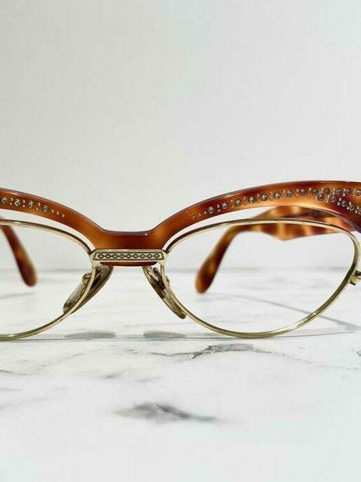 VINTAGE EYEWEAR