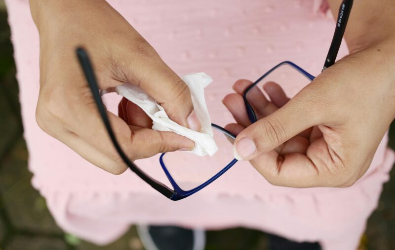 wipe frame eyecare kit