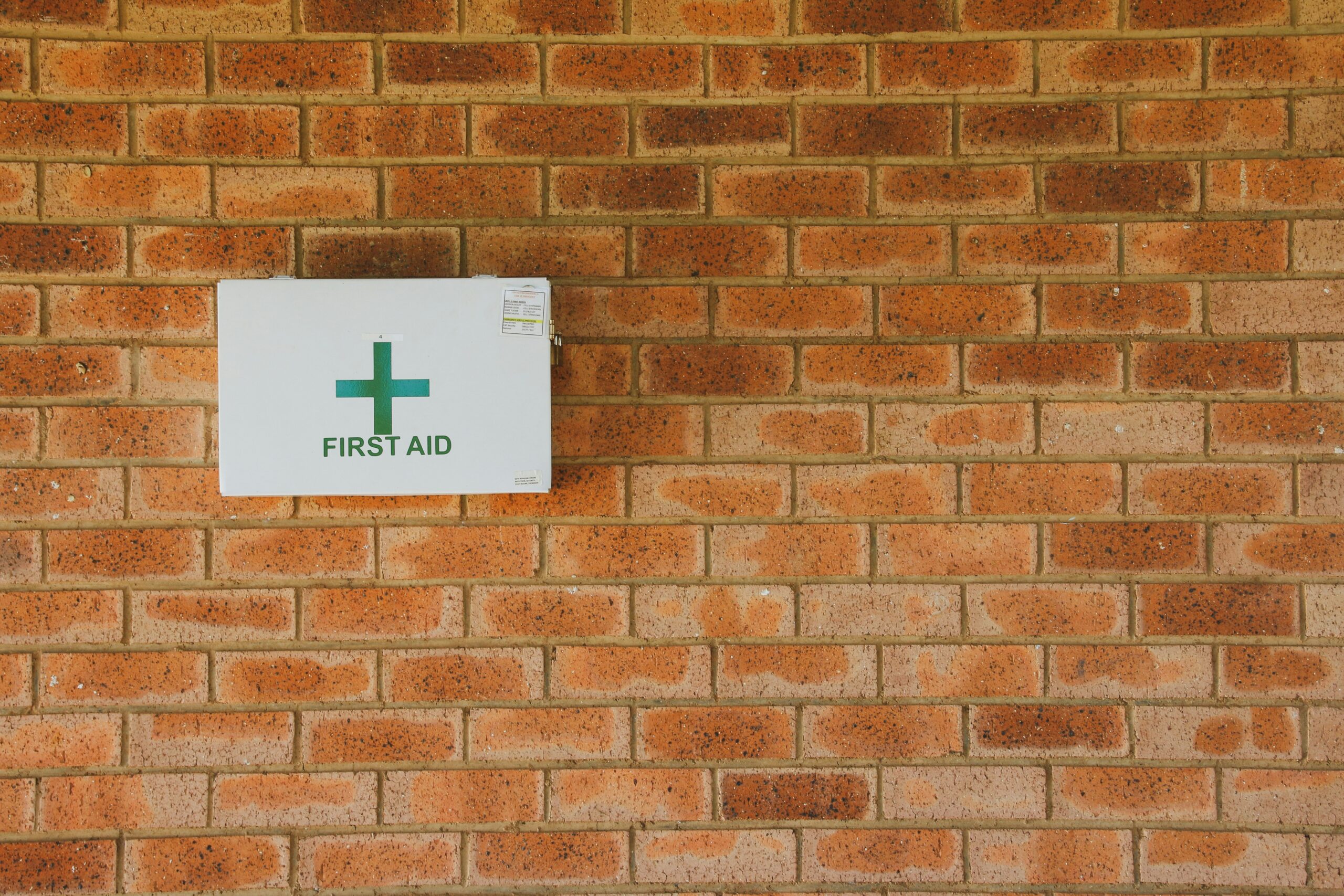 first aid eye emergency
