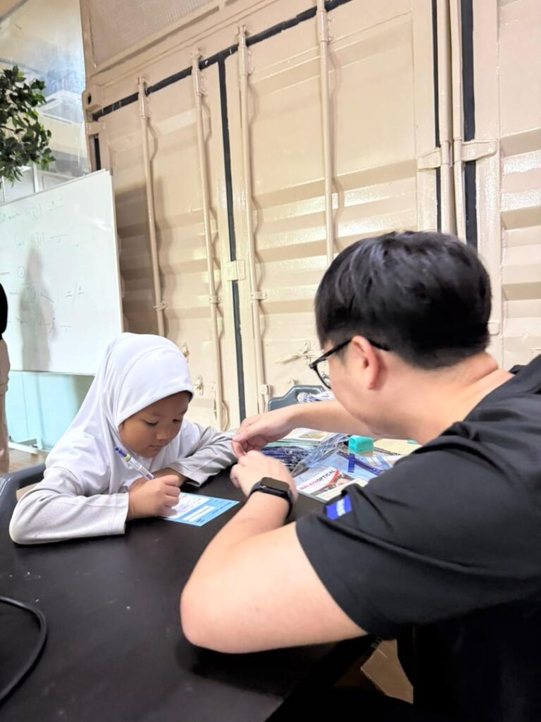 Eye Screening in Schools in Klang Valley by Qualified Optometrist Malaysia Near Me eye exam