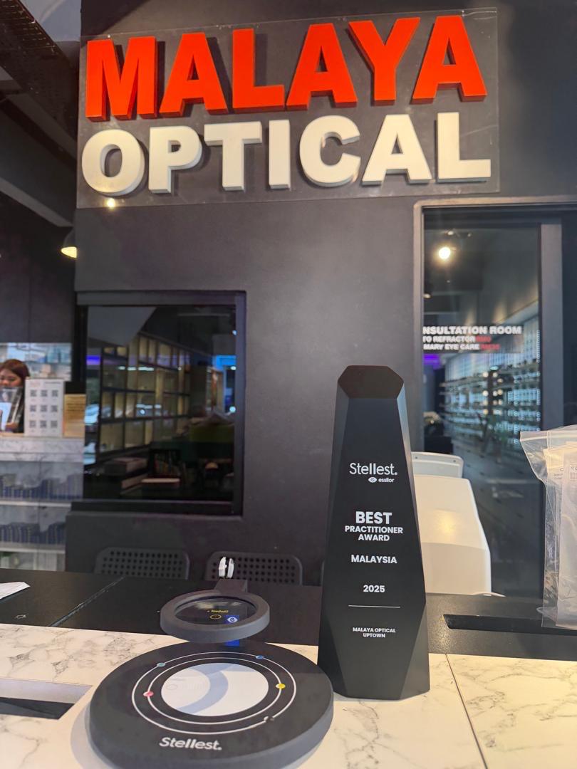 Malaya Optical Awarded Best Stellest Lens Practice in Malaysia (2)