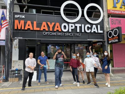 Celebrity Ropie & Esma Daniel di Malaya Optical